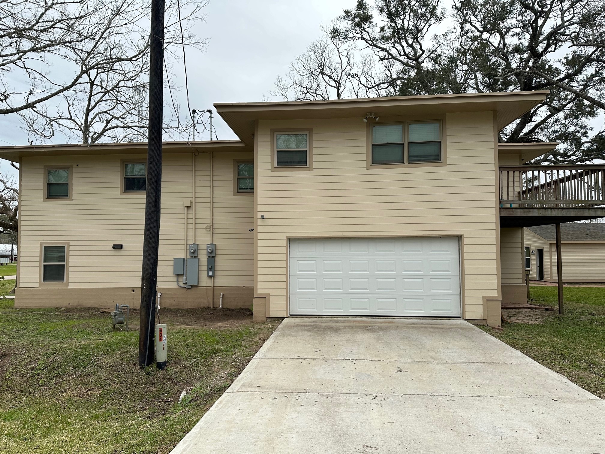 631 Live Oak Apt A